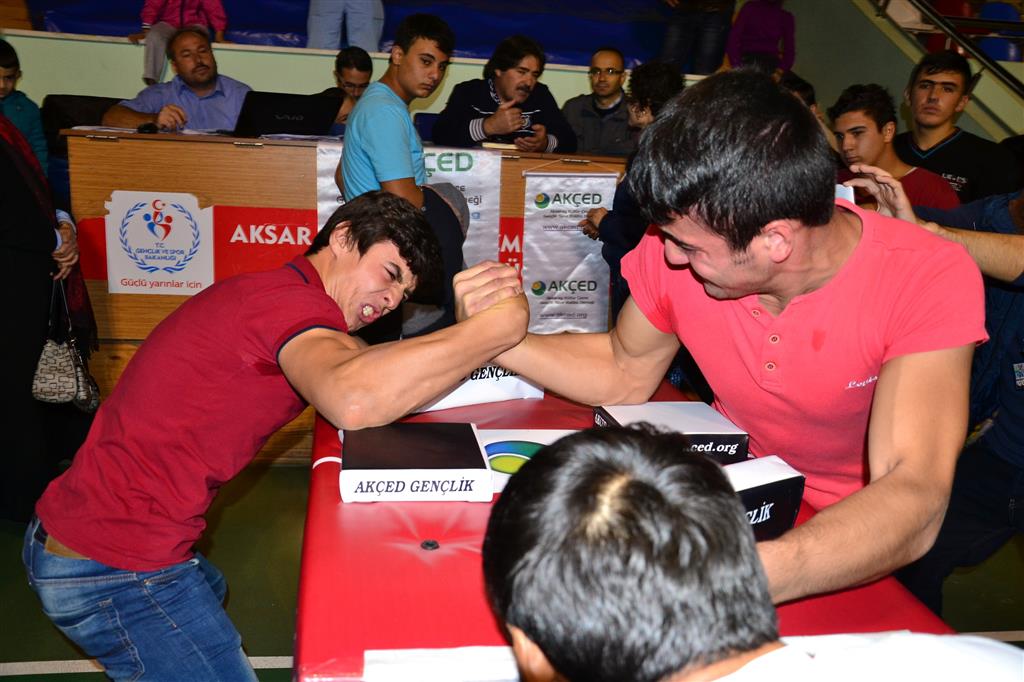 Aksaray AKÇED, “Genç Erkekler Bilek Güreşi İl Yarışması” Düzenledi