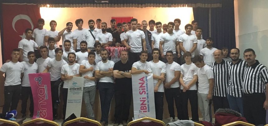 Konya Erdemli Gençlik, Bölgesel Bilek Güreşi Yarışması Düzenledi