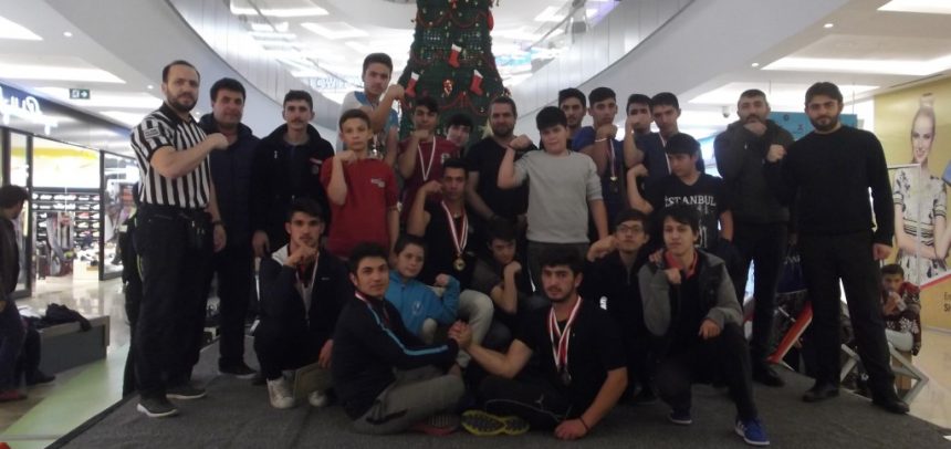 Sivas Gençlik, Liseler Arası Bilek Güreşi Yarışması Düzenledi